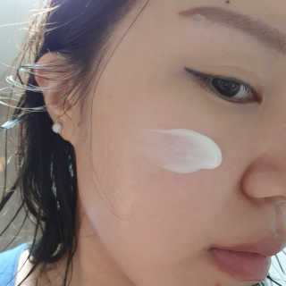 토니모리 프롬 강화 맑은 약쑥 두 겹 진정 크림 — 4점을 준 리뷰어가 2019년 9월 올린 사용 사진