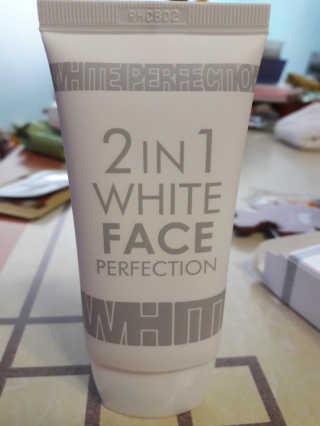 피움 스킨바리스타 2in1 화이트 페이스 퍼펙션 50ml — 5점을 준 리뷰어가 2018년 11월 올린 사용 사진