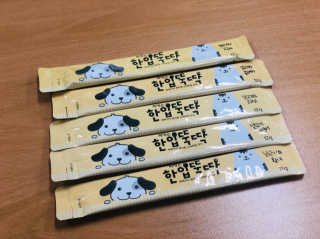 [펫토리아] 강아지,고양이겸용 짜먹는 한입뚝딱 — 5점을 준 리뷰어가 2019년 1월 올린 사용 사진
