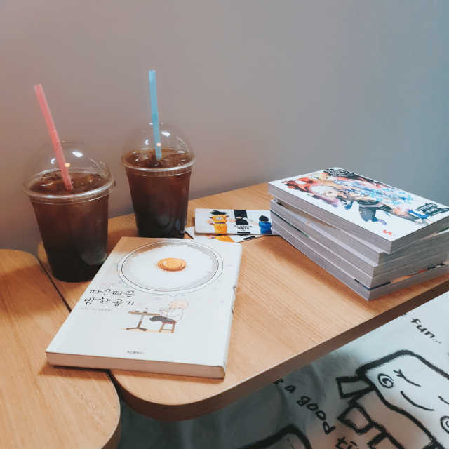 [공간 만화카페] 1인당 3시간 이용+음료 1잔, 2인Set 리뷰 사진