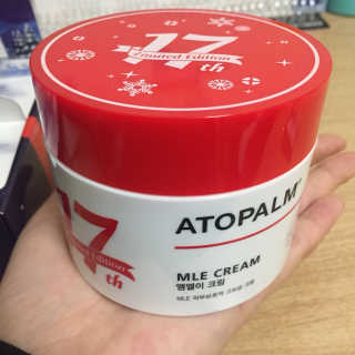 아토팜 MLE 크림 리미티드 에디션 — 4.67점을 준 리뷰어가 2018년 1월 올린 사용 사진
