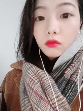 지고트 로맨틱 키스 립스틱 — 5점을 준 리뷰어가 2019년 2월 올린 사용 사진