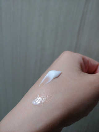 수밤키즈보습크림 45ml 1개 + 헤드투토바디워시 샘플 — 2.5점을 준 리뷰어가 2019년 11월 올린 사용 사진