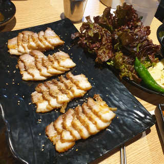 [하영족발과보쌈 강서구청점] 족발中 2인세트 — 5점을 준 리뷰어가 2019년 3월 올린 사용 사진