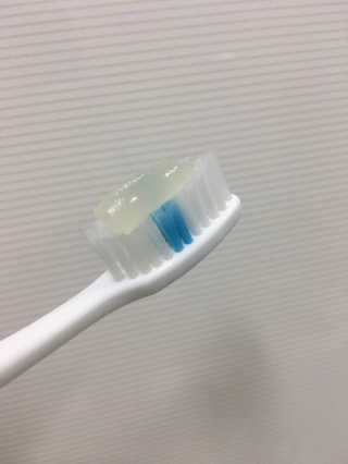 큐어스크립트 닥터폴스 치약 라임만다린향 — 3.67점을 준 리뷰어가 2018년 4월 올린 사용 사진