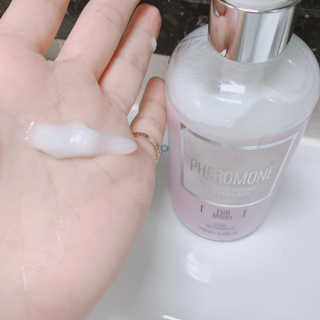 레드컨테이너 페로몬향 퍼퓸 바디에멀전 — 5점을 준 리뷰어가 2020년 3월 올린 사용 사진