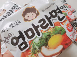 라면 그대로가 제일 맛있는 더엄마라면 — 5점을 준 리뷰어가 2019년 6월 올린 사용 사진