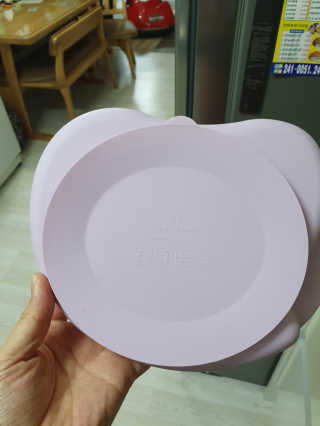 유비맘 캐릭터 실리콘 흡착 식판_색상 랜덤발송 — 5점을 준 리뷰어가 2020년 3월 올린 사용 사진