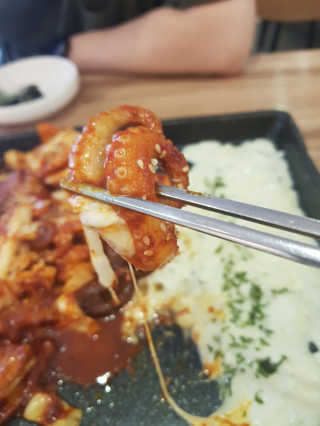 [쭈퐁] 치즈쭈꾸미 2인or삼겹쭈꾸미 2인+볶음밥 — 4점을 준 리뷰어가 2018년 8월 올린 사용 사진
