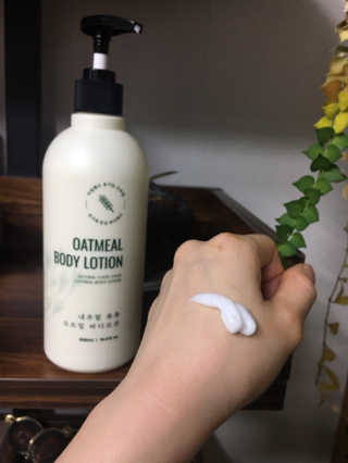 (주)에네스티 내추럴 촉촉  오트밀 바디로션 500ml — 5점을 준 리뷰어가 2019년 8월 올린 사용 사진