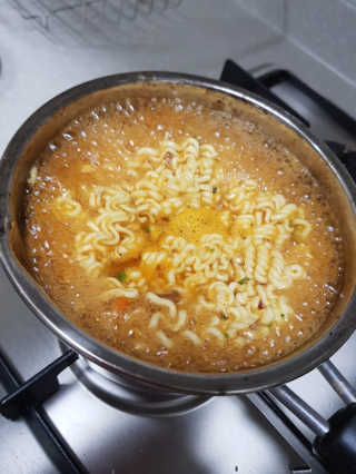 라면 그대로가 제일 맛있는 더엄마라면 — 5점을 준 리뷰어가 2019년 6월 올린 사용 사진