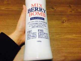 (주)에네스티 믹스베리 단백질 폭탄 샴푸 1000g — 2.5점을 준 리뷰어가 2017년 12월 올린 사용 사진
