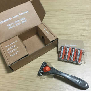 레이지 소사이어티 [레이지소사이어티] Simple BIC 3중날 면도기 — 5점을 준 리뷰어가 2018년 5월 올린 사용 사진