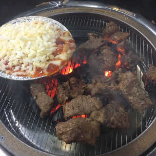 [두툼갈비] 두툼갈비 2인분 + 매콤치즈버섯 set — 4.67점을 준 리뷰어가 2018년 9월 올린 사용 사진