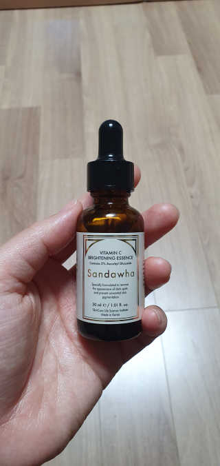 [스킨큐어] 산다화 비타민C 화이트닝 에센스 30ml — 4점을 준 리뷰어가 2020년 3월 올린 사용 사진