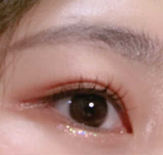 [블랙루즈] 펄블리 아이 글리터 2종 — 5점을 준 리뷰어가 2019년 1월 올린 사용 사진
