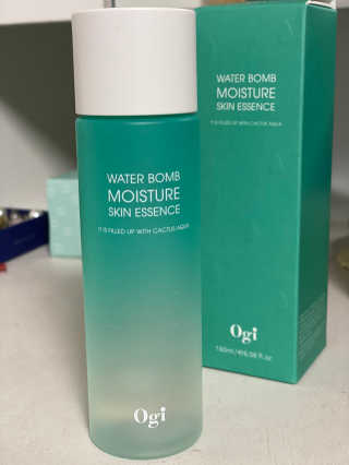 오지아이 워터 밤 모이스처 스킨 에센스 180ml — 5점을 준 리뷰어가 2019년 12월 올린 사용 사진