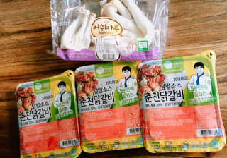 뜰아채유통 춘천닭갈비덮밥소스와 머쉬마루 버섯 — 4.67점을 준 리뷰어가 2018년 10월 올린 사용 사진