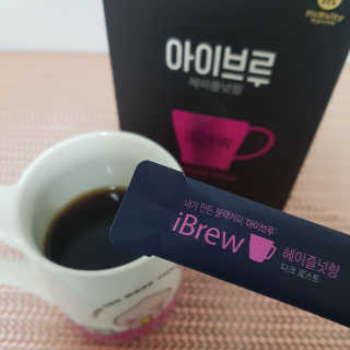 한국맥널티 아이브루 헤이즐넛향 100T — 5점을 준 리뷰어가 2019년 10월 올린 사용 사진