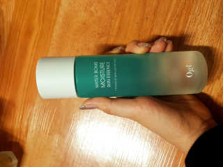 오지아이 워터 밤 모이스처 스킨 에센스 180ml — 5점을 준 리뷰어가 2019년 12월 올린 사용 사진