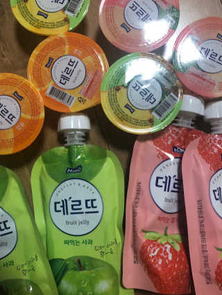 데르뜨 떠먹는 과일 3종, 짜먹는 과일 2종 총 10개 체험 — 5점을 준 리뷰어가 2020년 3월 올린 사용 사진