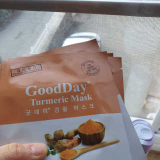GoodDay Skincare GoodDay 강황 마스크 — 5점을 준 리뷰어가 2020년 3월 올린 사용 사진