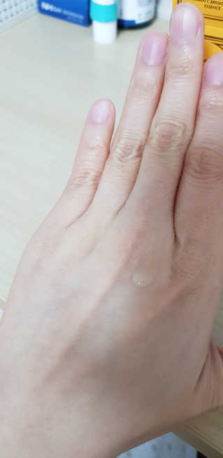 [스킨큐어] 산다화 비타민C 화이트닝 에센스 30ml — 5점을 준 리뷰어가 2020년 3월 올린 사용 사진