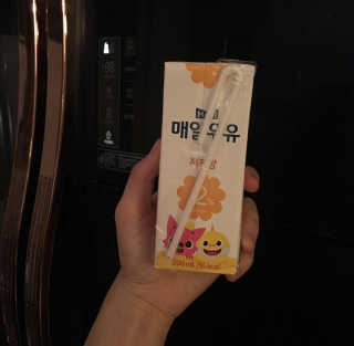 매일우유 멸균 매일우유 저지방 2프로 멸균 핑크퐁 에디션 6입 — 4.83점을 준 리뷰어가 2017년 12월 올린 사용 사진