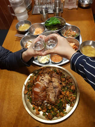 [동네맛집족발] 4개 족발 중 택1 — 5점을 준 리뷰어가 2020년 2월 올린 사용 사진