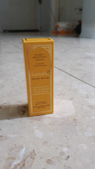 [스킨큐어] 산다화 비타민C 화이트닝 에센스 30ml — 4.5점을 준 리뷰어가 2019년 6월 올린 사용 사진