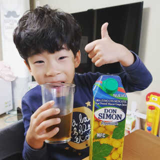 순수 생과일 착즙주스 돈시몬 오렌지 백포도 2종 — 4.67점을 준 리뷰어가 2018년 11월 올린 사용 사진