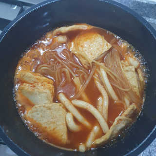 [홍코너떡볶이]옛날떡볶이 인기맛 4팩세트 — 5점을 준 리뷰어가 2019년 12월 올린 사용 사진