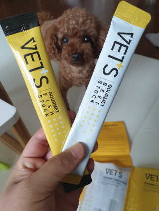 베츠 고메스톡 2종 강아지츄르 사료, 물 전용토핑육수 — 2점을 준 리뷰어가 2019년 7월 올린 사용 사진