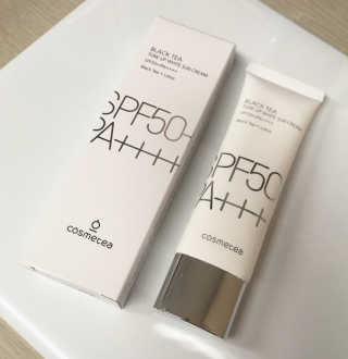 코스메티 블랙티 톤업  화이트 선크림 — 4점을 준 리뷰어가 2018년 4월 올린 사용 사진