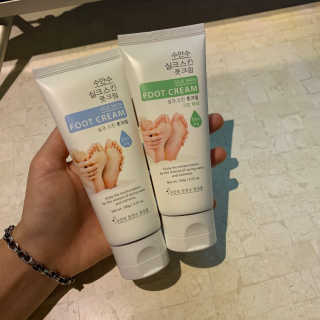 (주)에네스티 에네스티 수안수 실크스킨 풋크림 1+1 — 5점을 준 리뷰어가 2019년 9월 올린 사용 사진
