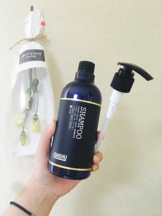 다슈코리아 다슈 데일리 한방 두피 골드 샴푸 500ml — 4.33점을 준 리뷰어가 2017년 5월 올린 사용 사진