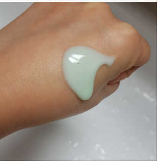 셀리본 하수오 내츄럴 프리벤션 탈모관리 샴푸 300ml — 4.5점을 준 리뷰어가 2019년 11월 올린 사용 사진