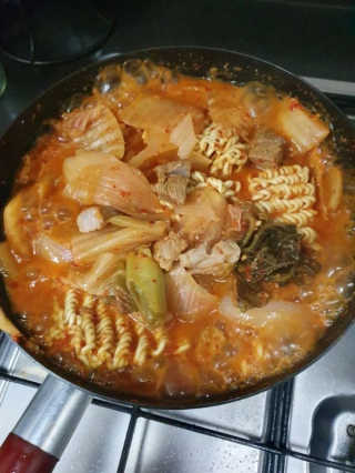 땡땡쿡 더실비김치찌개 2인분 710g 라면사리 포함 — 4점을 준 리뷰어가 2020년 1월 올린 사용 사진