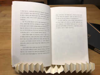 그레이프랩 종이 한 장의 가벼움 휴대용 거치대, g스탠드 — 5점을 준 리뷰어가 2019년 8월 올린 사용 사진
