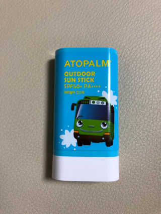 아토팜 야외놀이 선스틱 SPF50+ PA++++ — 4점을 준 리뷰어가 2019년 5월 올린 사용 사진