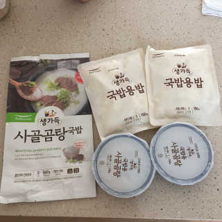 [풀무원] 사골곰탕국밥 황태해장국밥 — 4.33점을 준 리뷰어가 2018년 6월 올린 사용 사진