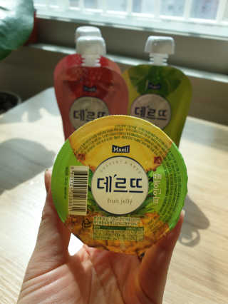 데르뜨 떠먹는 과일 3종, 짜먹는 과일 2종 총 10개 체험 — 4.5점을 준 리뷰어가 2020년 3월 올린 사용 사진
