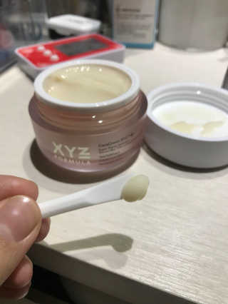 XYZ FORMULA 워터폴 라인 세라크라운 메모리 크림 — 4.67점을 준 리뷰어가 2018년 3월 올린 사용 사진