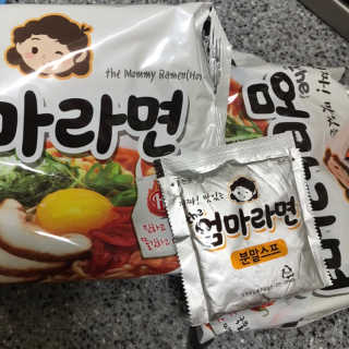 라면 그대로가 제일 맛있는 더엄마라면 — 5점을 준 리뷰어가 2019년 7월 올린 사용 사진