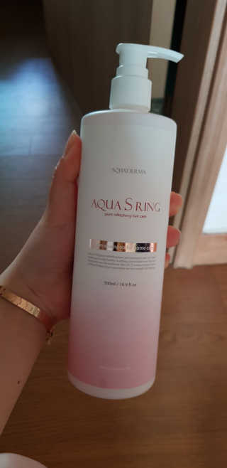 아쿠아큐링 아쿠아S링 퓨어리프레싱 헤어케어 500ml — 5점을 준 리뷰어가 2018년 7월 올린 사용 사진