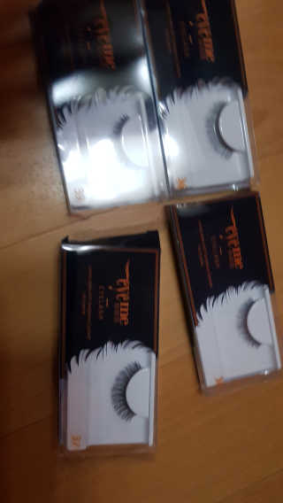 피카소 속눈썹 접착제 2종 + 아이미속눈썹 2종 — 3점을 준 리뷰어가 2019년 9월 올린 사용 사진