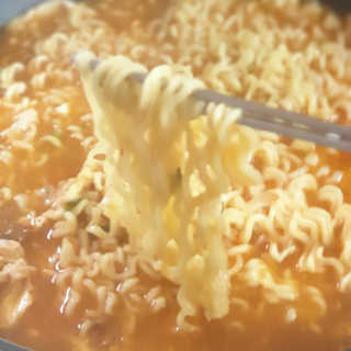 라면 그대로가 제일 맛있는 더엄마라면 — 5점을 준 리뷰어가 2019년 9월 올린 사용 사진