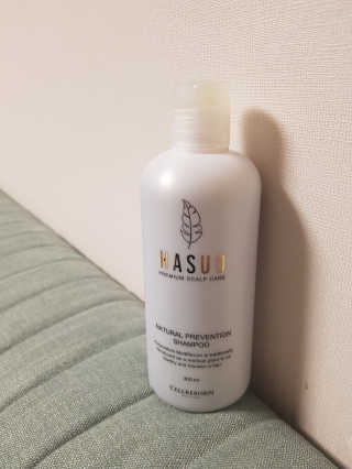 셀리본 하수오 내츄럴 프리벤션 탈모관리 샴푸 300ml — 5점을 준 리뷰어가 2019년 11월 올린 사용 사진