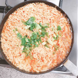 라면 그대로가 제일 맛있는 더엄마라면 — 5점을 준 리뷰어가 2019년 7월 올린 사용 사진