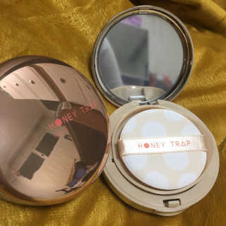 Honey Trap 톤 업 파운데이션 쿠션(W22.5,C17.5) — 3.5점을 준 리뷰어가 2017년 11월 올린 사용 사진